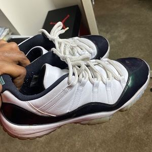 Emerald Jordan 11’s size 10.5